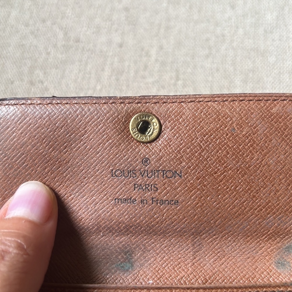 Louis Vuitton Monogram 4 Key Case Wallet - Picture 9 of 13